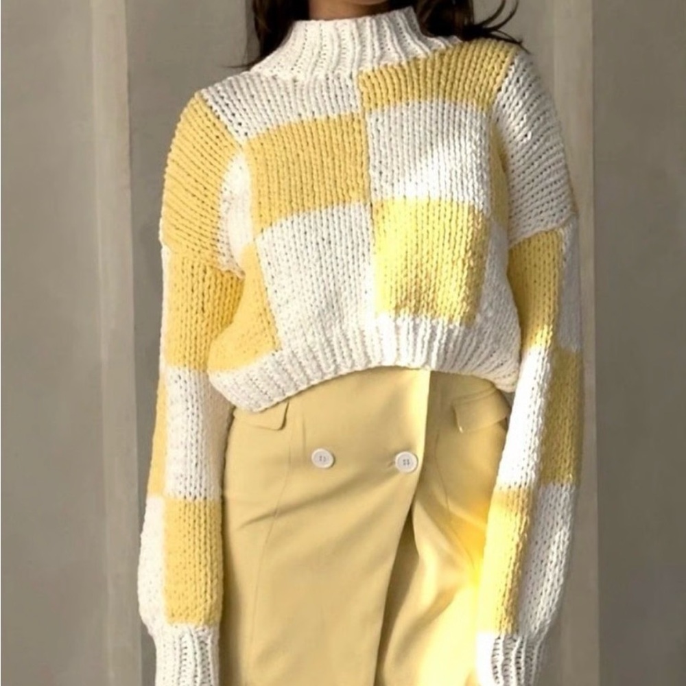 YLLW the label size M/L